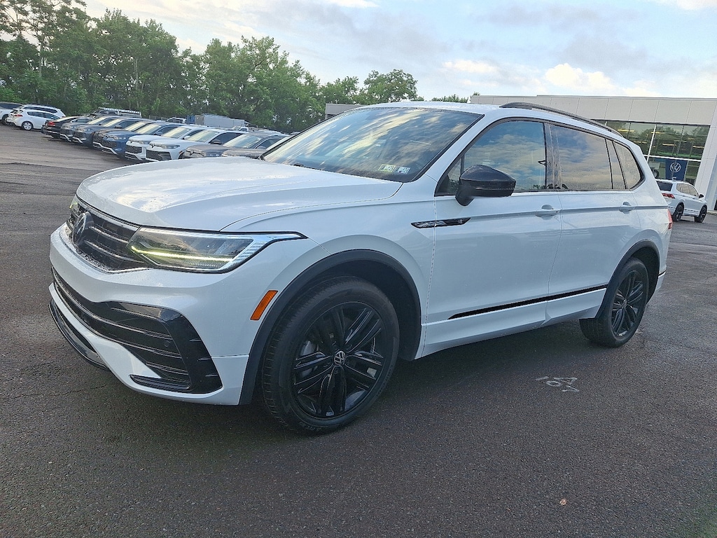 Certified 2022 Volkswagen Tiguan SE R-Line Black 2.0T SE R-Line Black 4MOTION