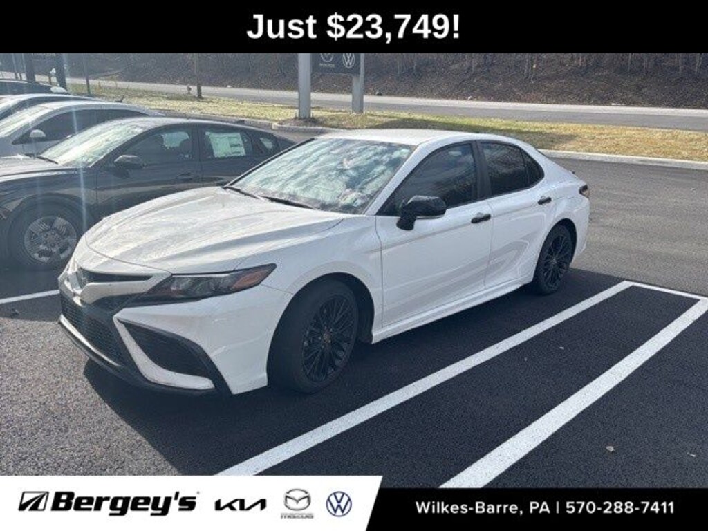 Used 2022 Toyota Camry SE Sedan