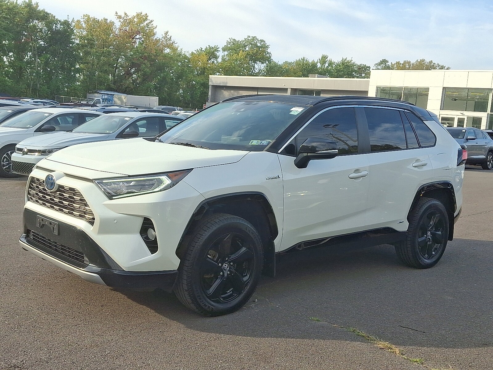 2020 Toyota RAV4 Hybrid XSE photo 2