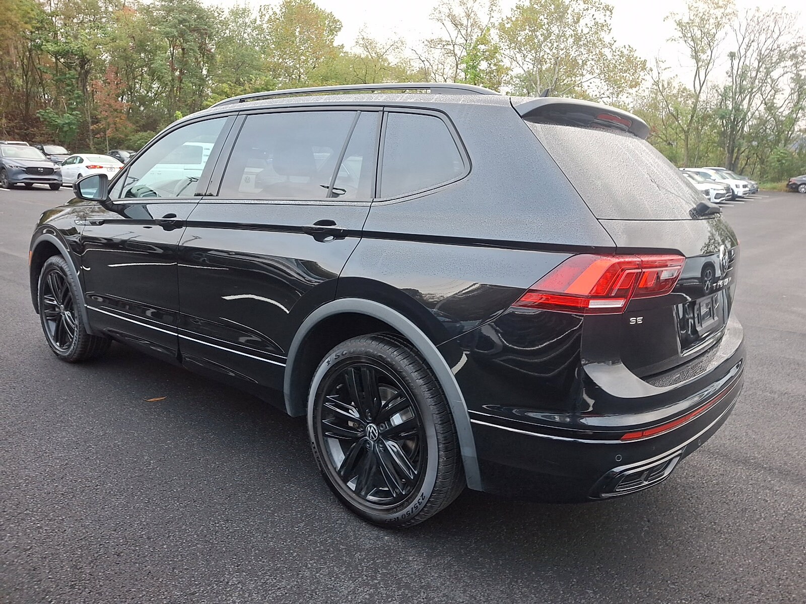 2022 Volkswagen Tiguan SE R-Line Black photo 4