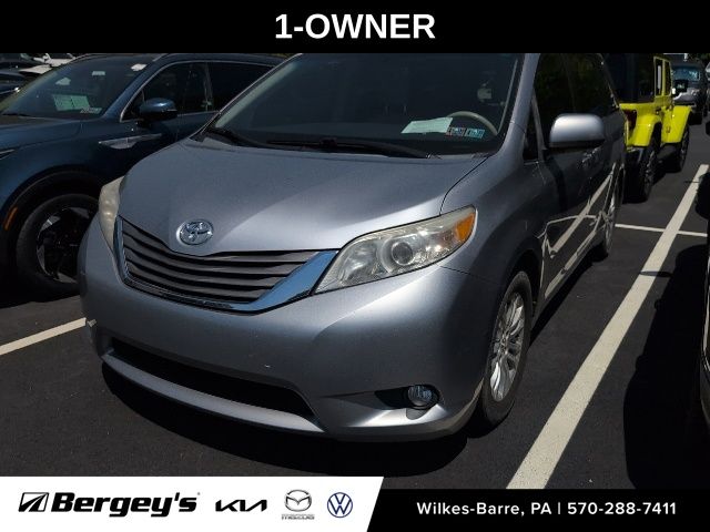 2012 Toyota Sienna XLE V6 7-Passenger Access Seat's photo