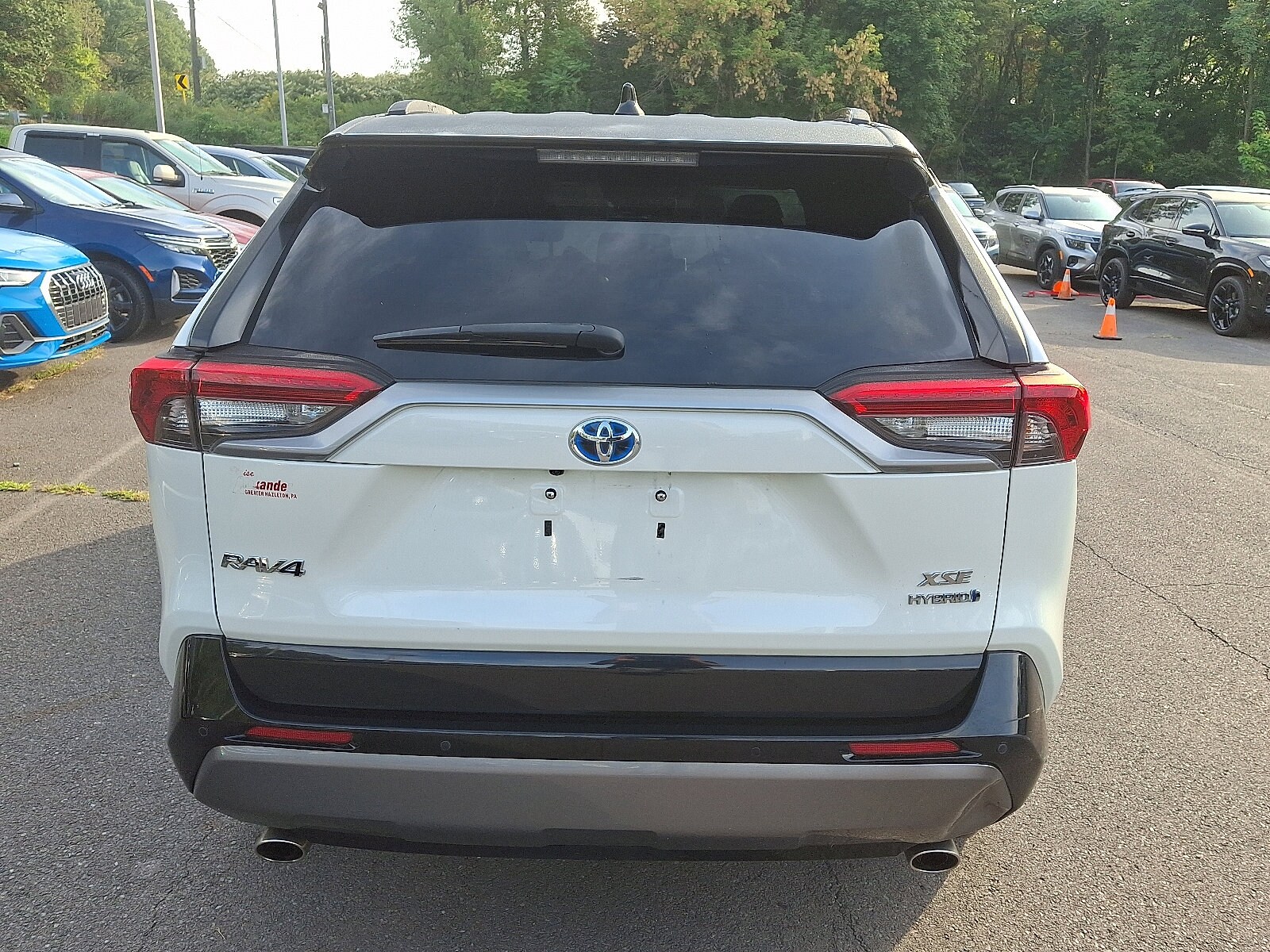 2020 Toyota RAV4 Hybrid XSE photo 4