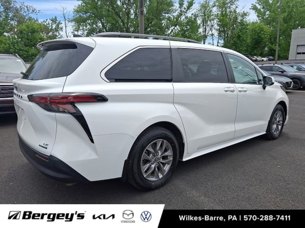 Used 2022 Toyota Sienna LE Minivan/Van