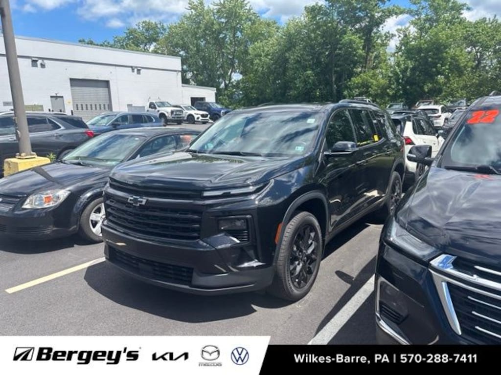 Used 2025 Chevrolet Traverse LT SUV