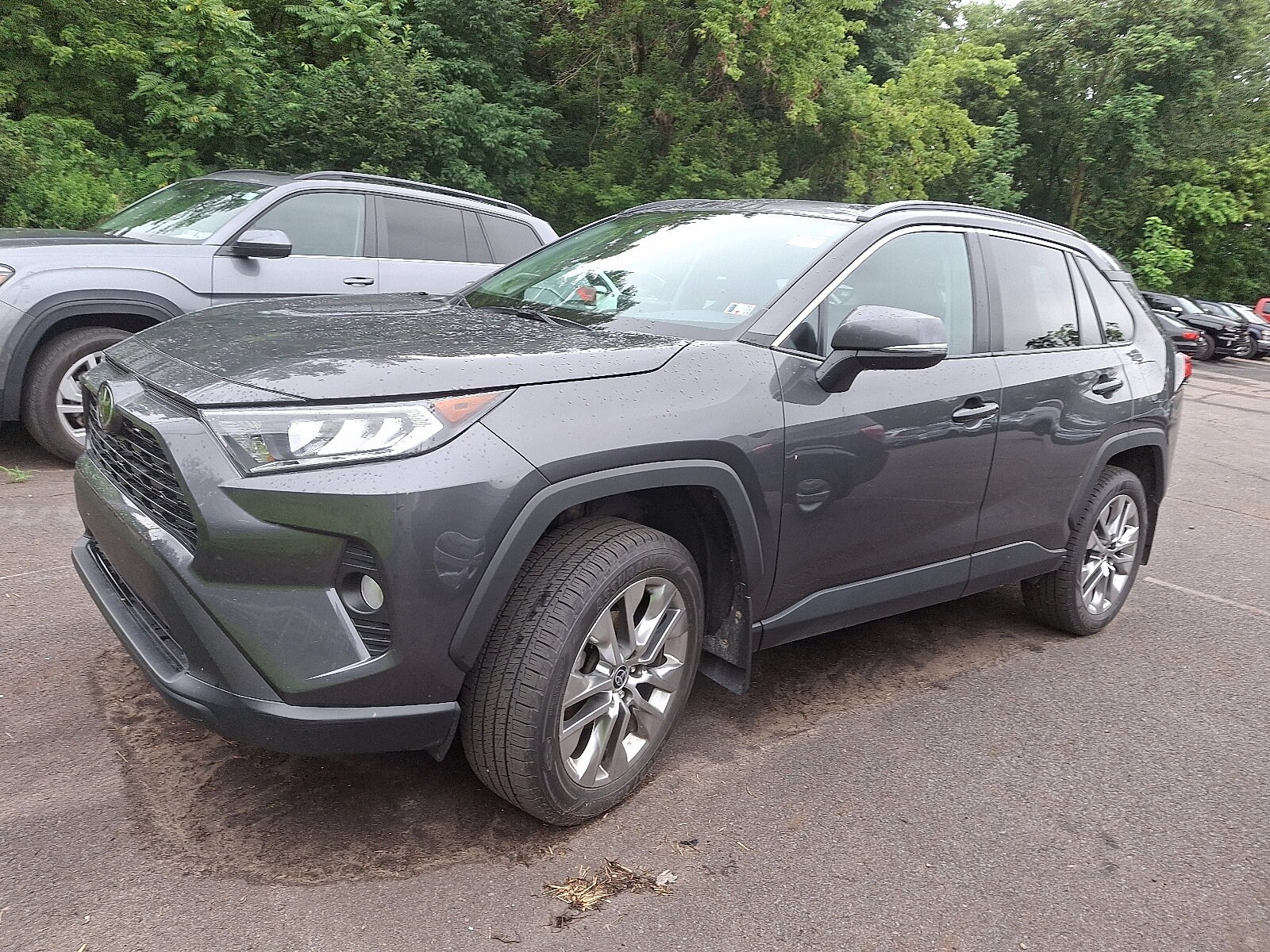 2021 Toyota RAV4 XLE Premium photo 3