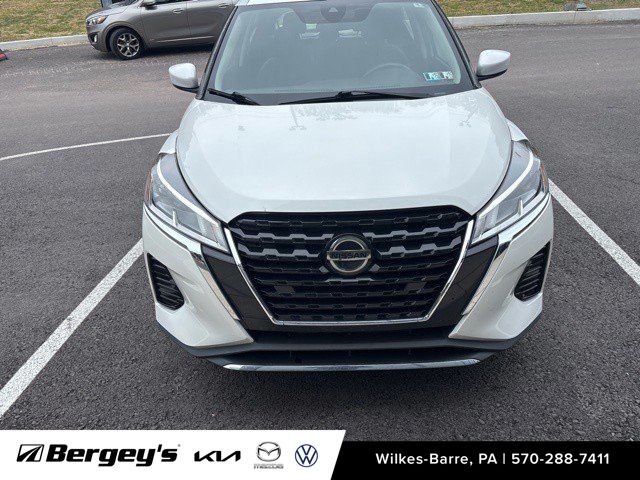 2021 Nissan Kicks SV photo 2