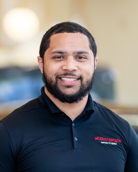 Staff member ANDRIWS PADILLA from ee6e2abc51d2