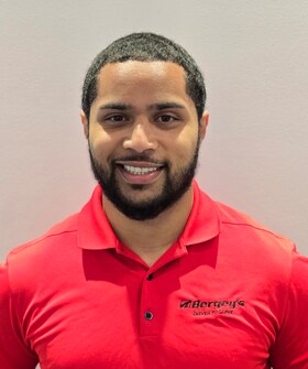 Staff member ANDRIWS PADILLA from ee6e2abc51d2