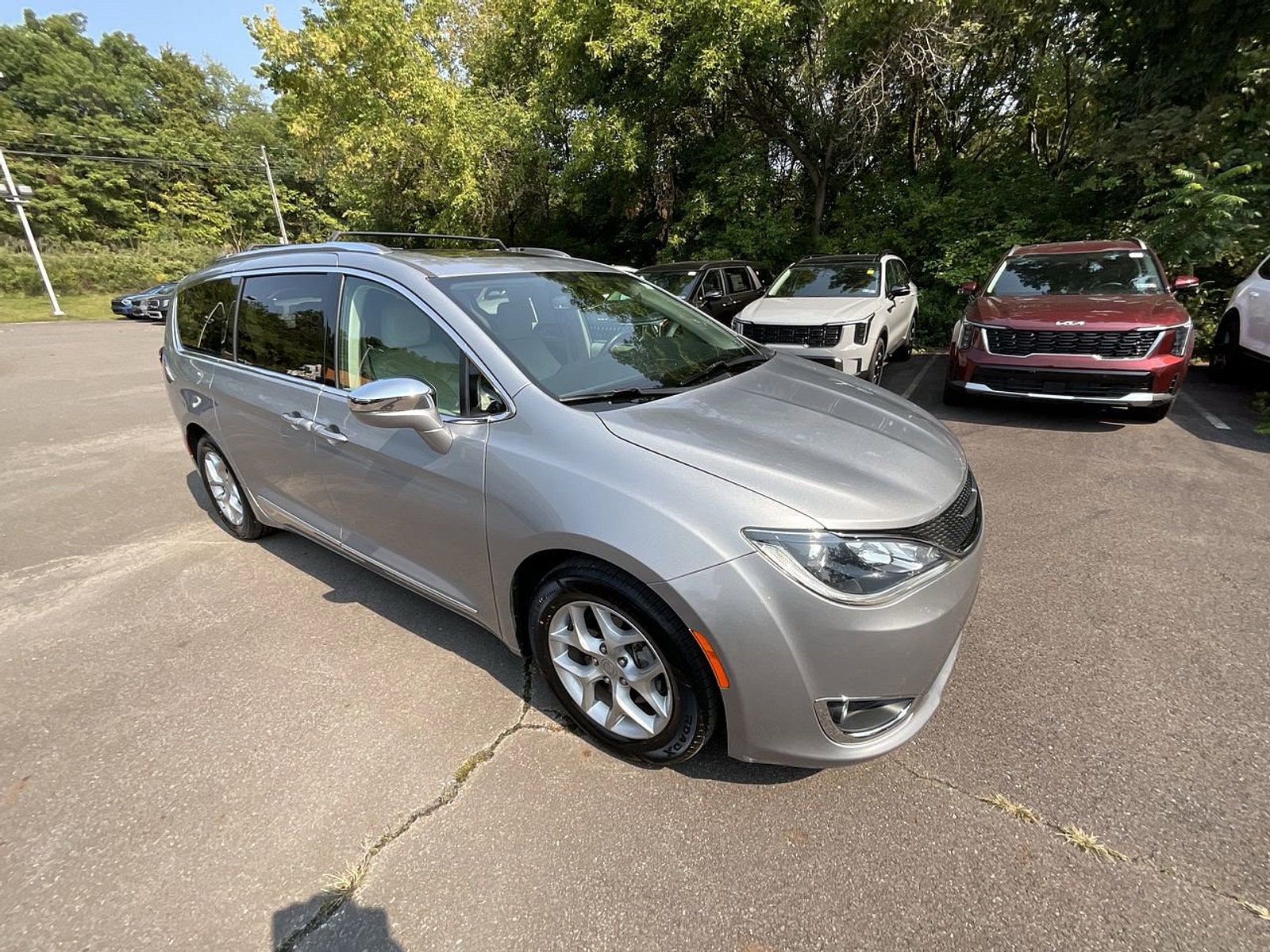 Used 2019 Chrysler Pacifica Limited with VIN 2C4RC1GG8KR731159 for sale in Larksville, PA