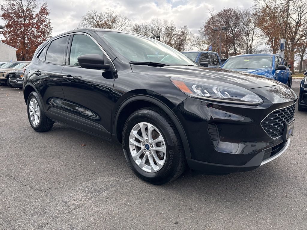 2022 Ford Escape SE photo 2