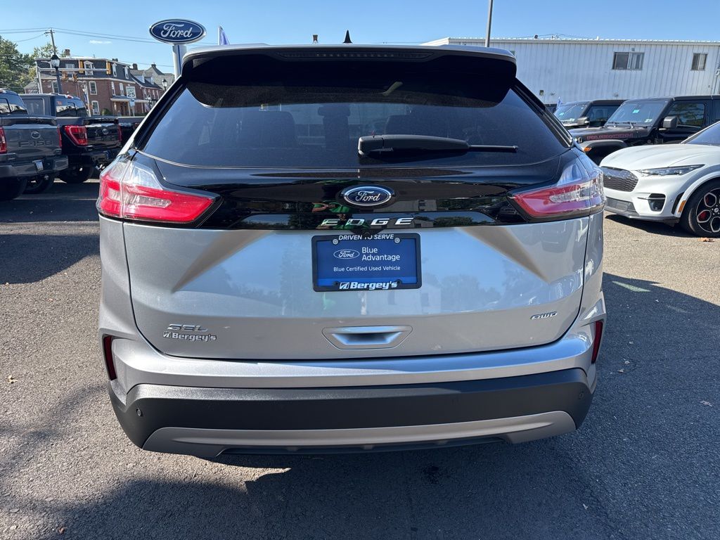 2024 Ford Edge SEL photo 2