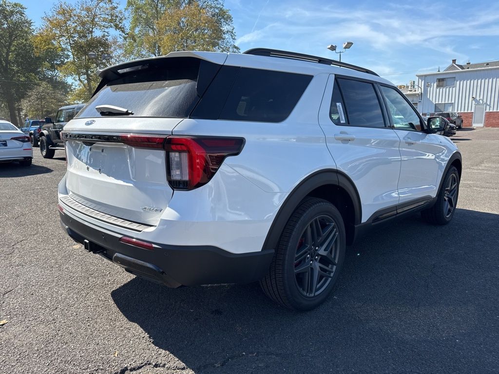2025 Ford Explorer ST-Line photo 3