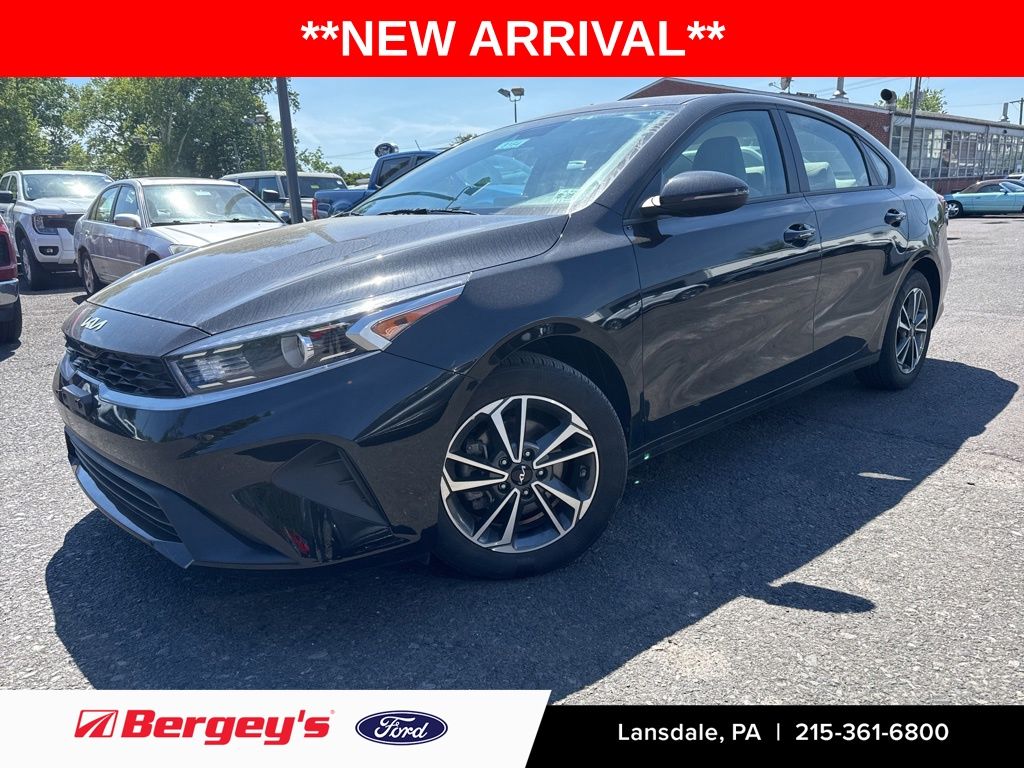 2023 Kia Forte LXS AT's photo