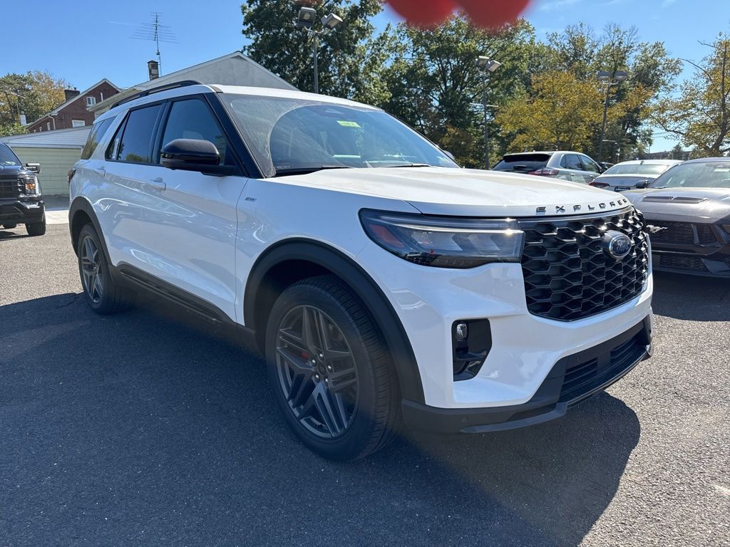 2025 Ford Explorer ST-Line photo 2