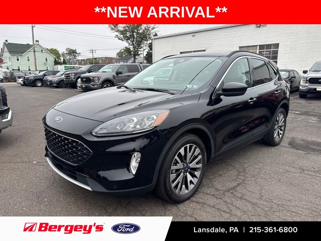 Used 2022 Ford Escape Titanium SUV