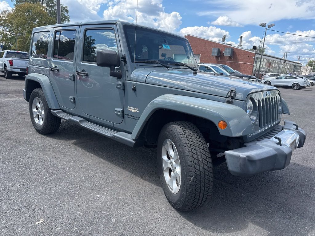 2014 Jeep Wrangler Unlimited Sahara photo 2