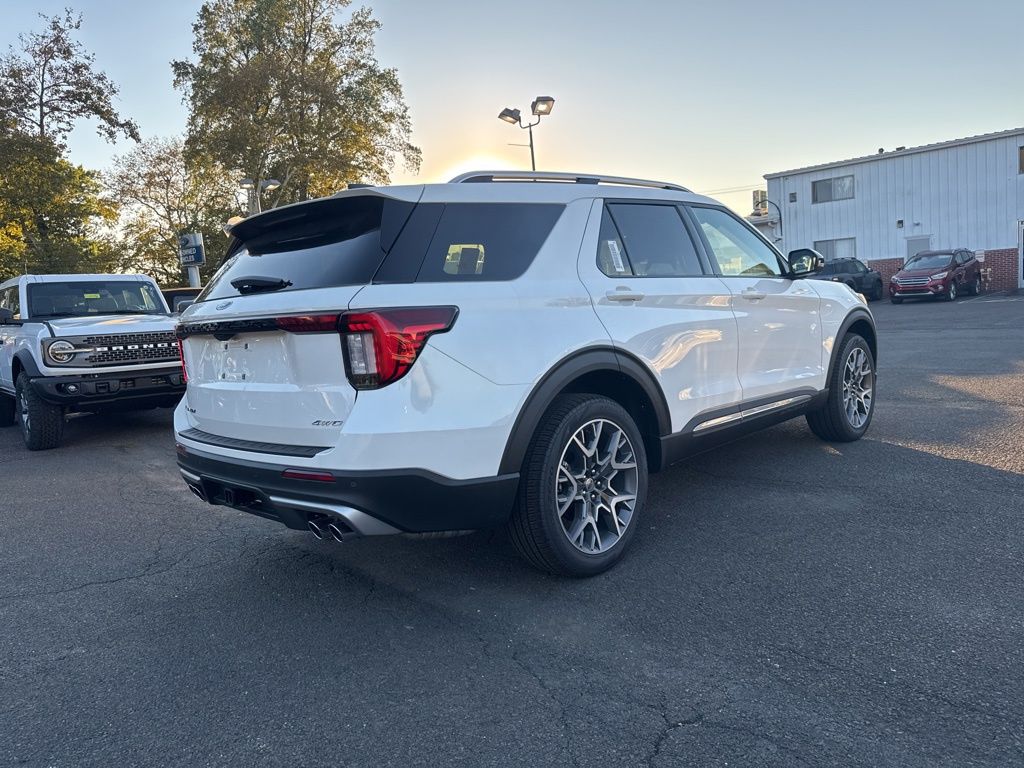 2025 Ford Explorer Platinum photo 3