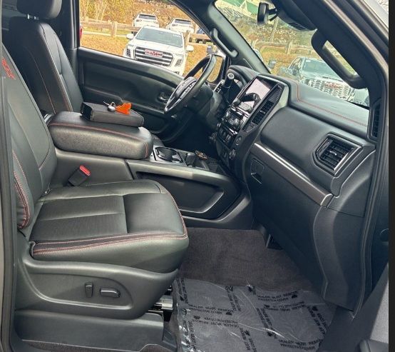 2021 Nissan Titan PRO-4X photo 2