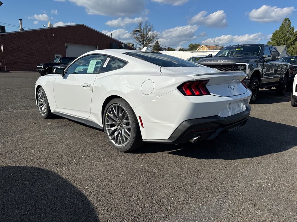 2025 Ford Mustang EcoBoost Premium photo 4