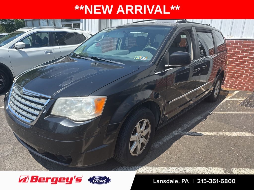 2010 Chrysler Town & Country's photo