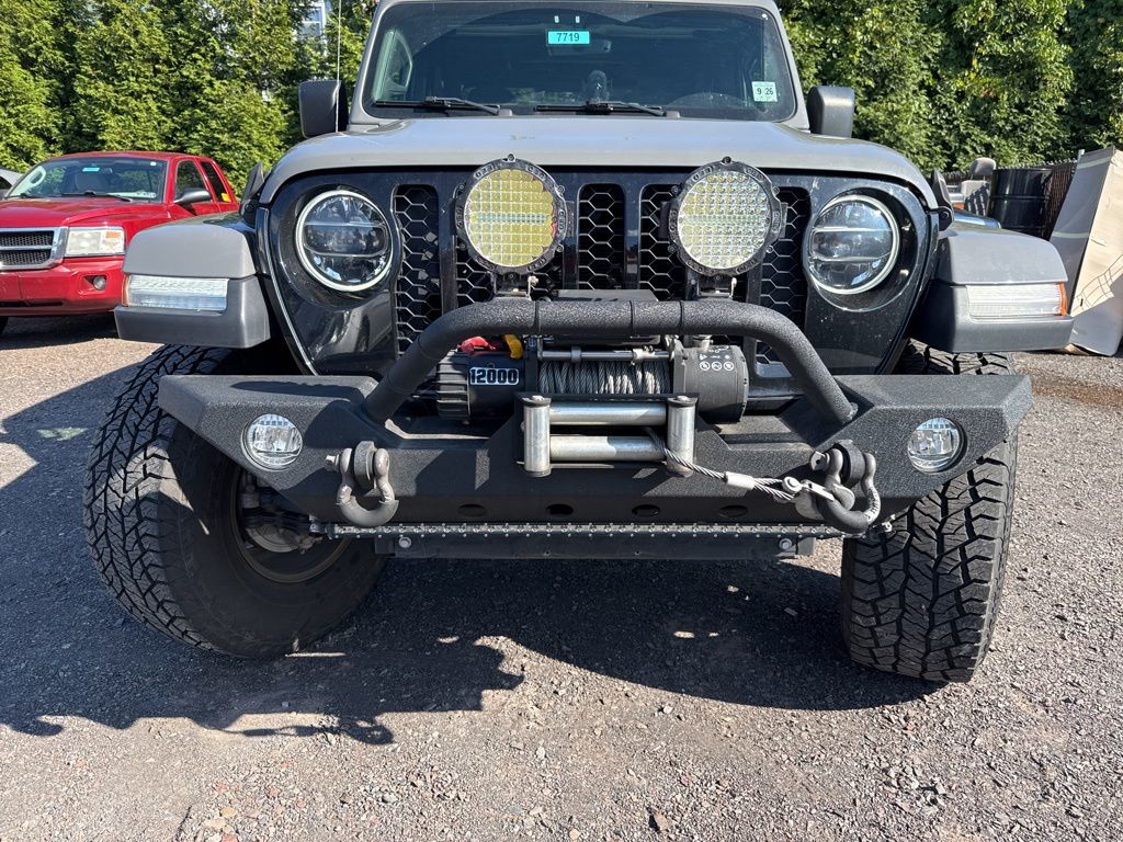 2021 Jeep Gladiator Willys photo 2