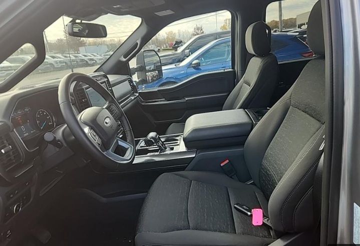 2023 Ford F-150 XLT photo 2