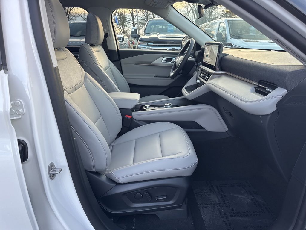 2026 Ford Explorer Active - Photo 14