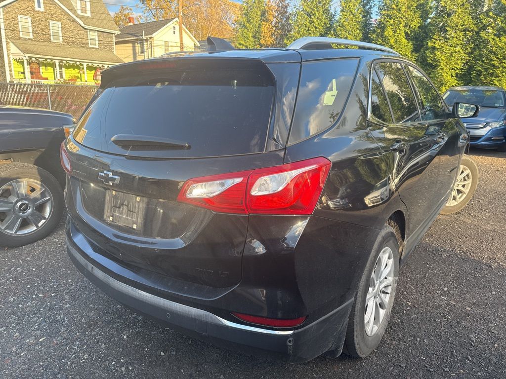2019 Chevrolet Equinox LT photo 2