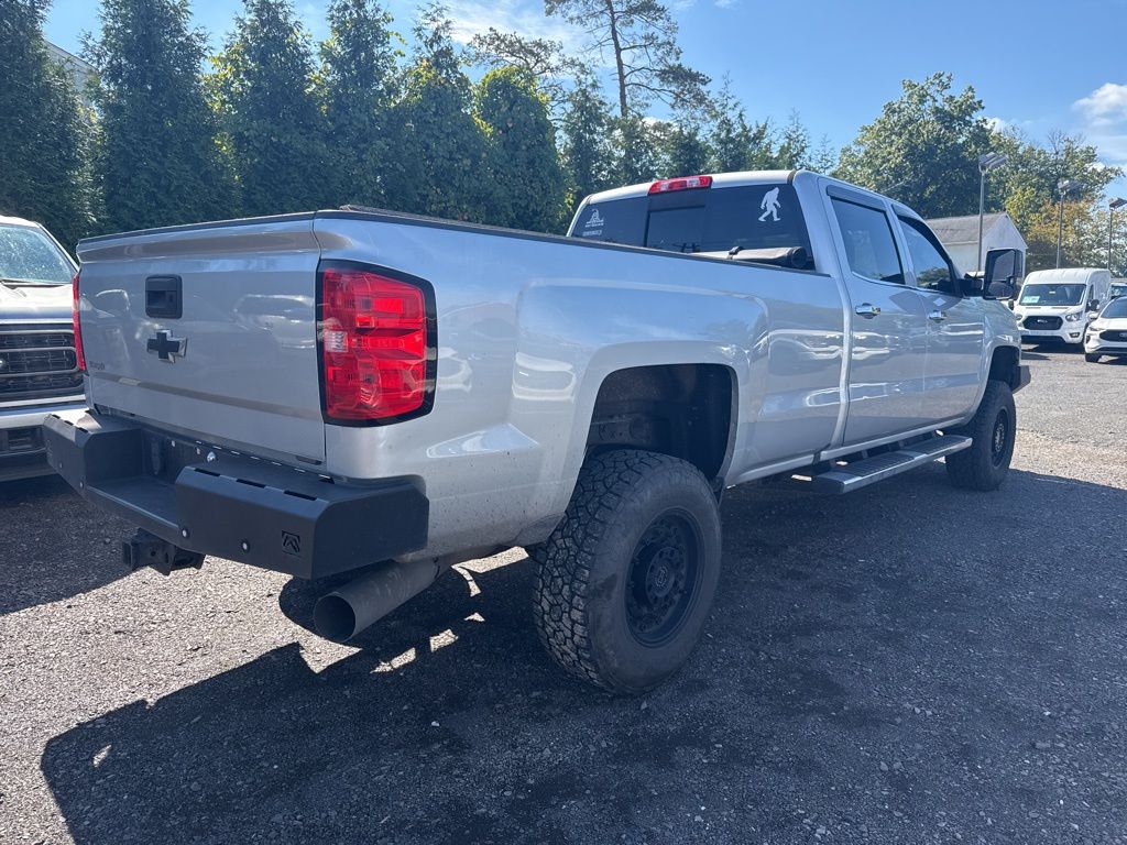 2019 Chevrolet Silverado 2500HD LTZ photo 3