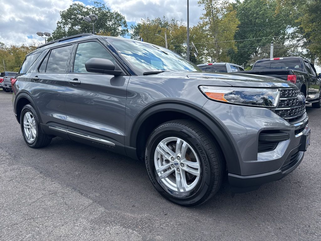 2022 Ford Explorer XLT photo 2