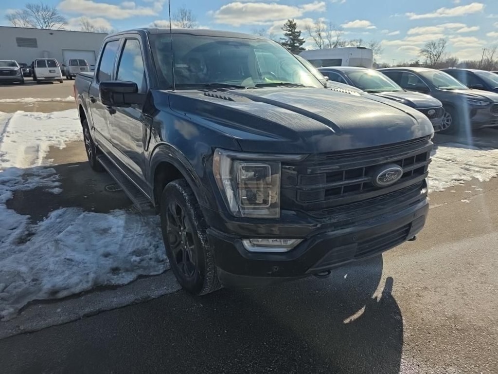 Certified 2023 Ford F-150 Lariat 5.0L V8 with a Moonroof Truck SuperCrew Cab