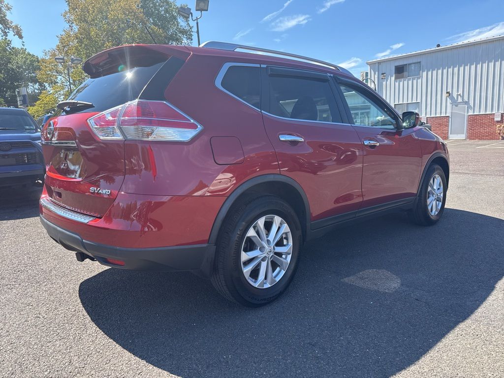 2016 Nissan Rogue SV photo 3