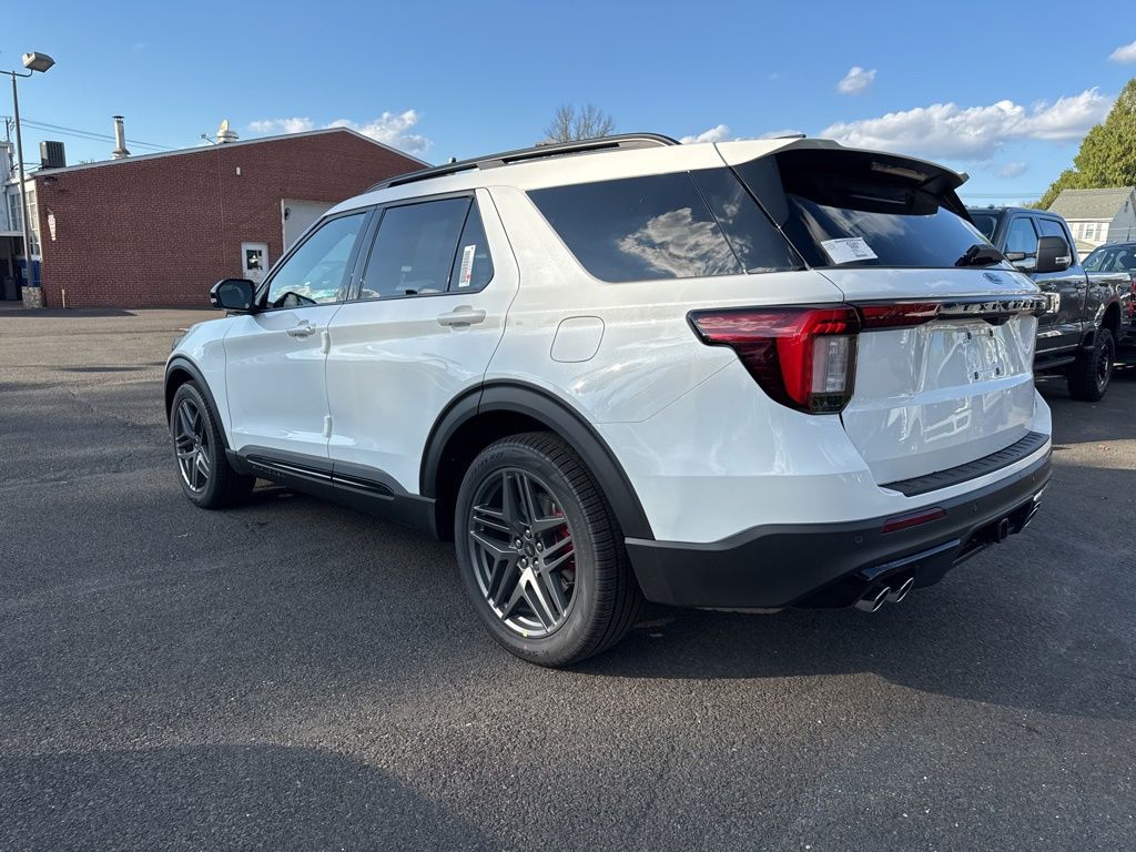 2025 Ford Explorer ST photo 4
