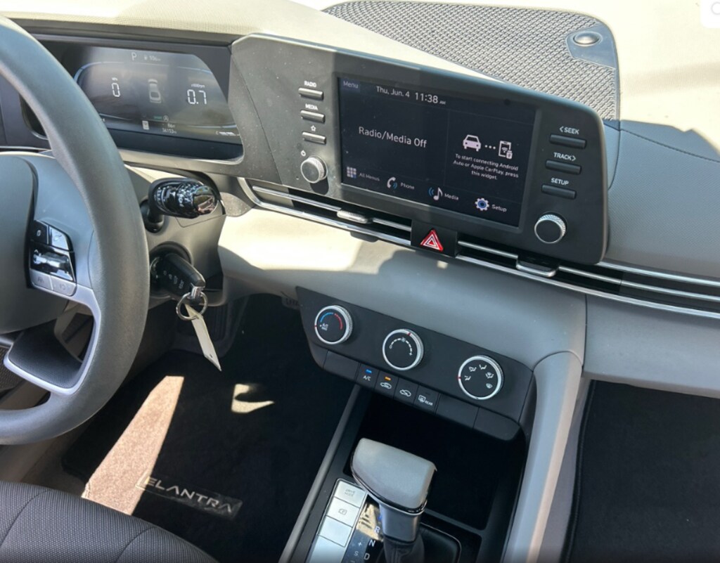Used 2024 Hyundai Elantra SE Sedan