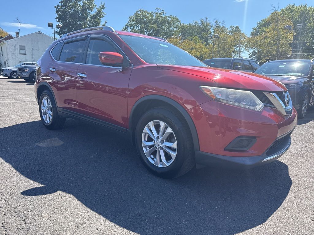 2016 Nissan Rogue SV photo 2