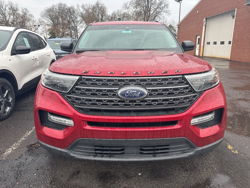 2021 Ford Explorer XLT photo 2