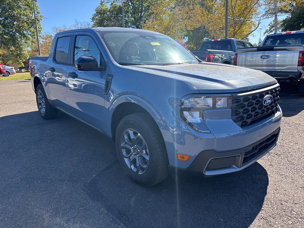 2025 Ford Maverick XLT photo 2