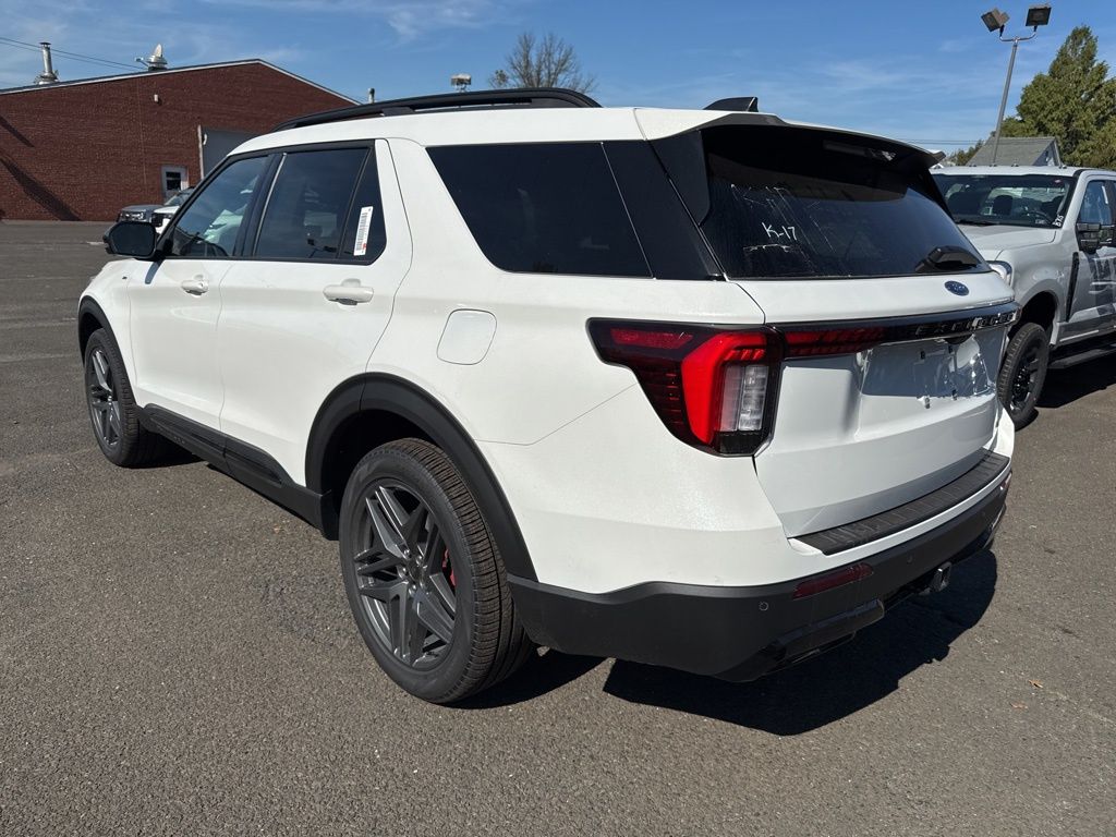 2025 Ford Explorer ST-Line photo 4