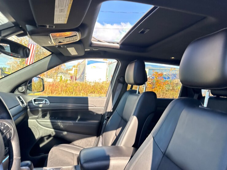 2022 Jeep Cherokee Laredo X photo 2