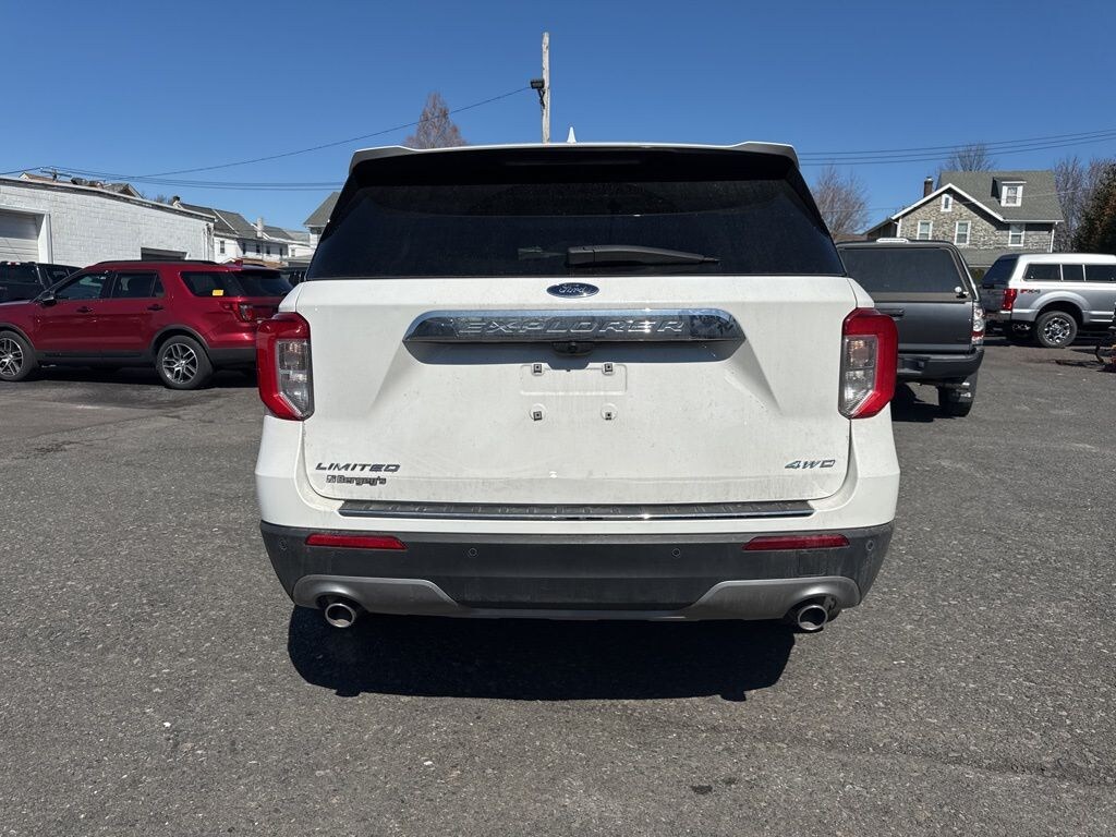 Used 2022 Ford Explorer Limited with a Moonroof and Navigation SUV