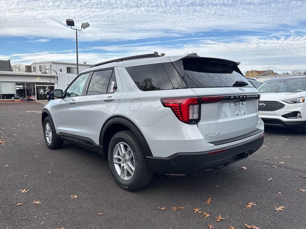 2026 Ford Explorer photo 2