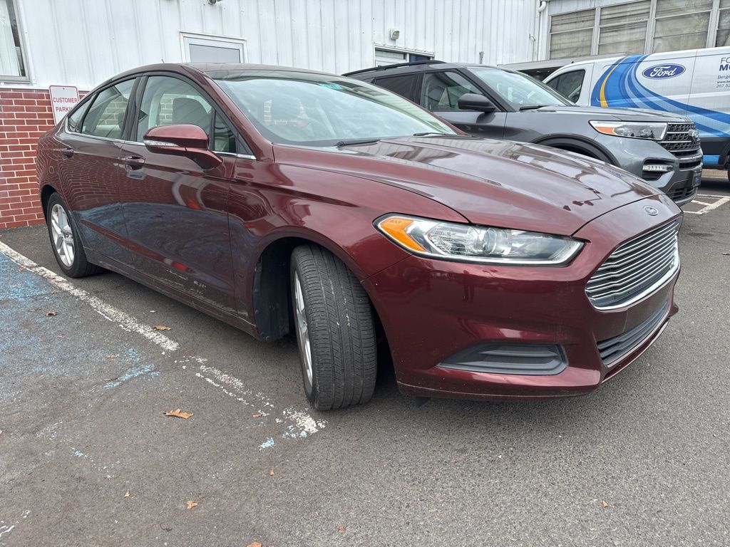 2015 Ford Fusion SE photo 2
