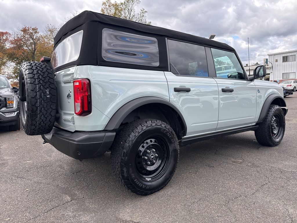 2023 Ford Bronco Black Diamond photo 3