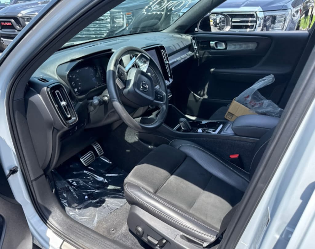 Used 2020 Volvo XC40 R-Design SUV