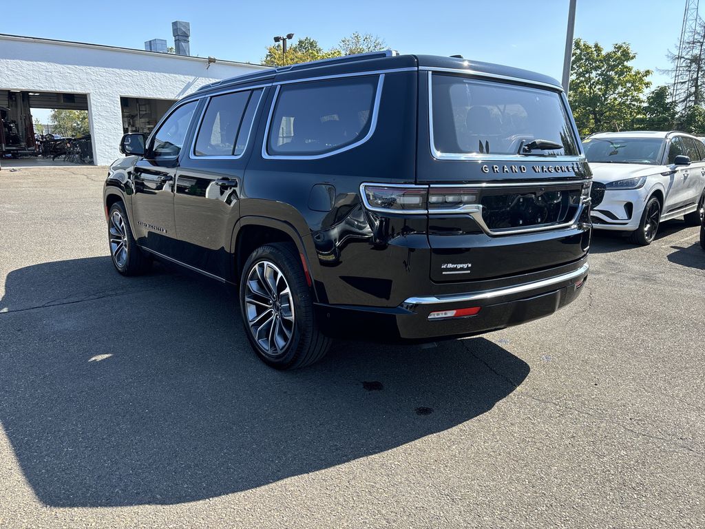 2023 Jeep Grand Wagoneer III photo 3