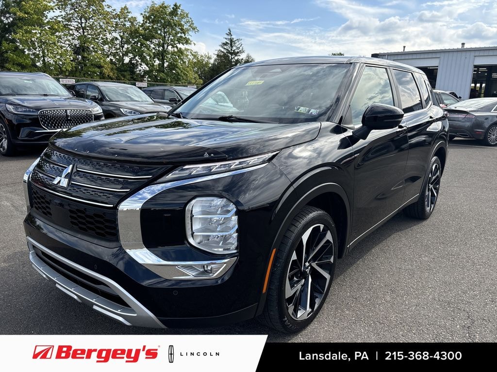 Used 2022 Mitsubishi Outlander 2.5L AWC SE w/ Navigation & Heated Seats CUV