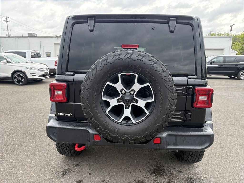 Used 2022 Jeep Wrangler Unlimited 3.6L 4WD Rubicon Sky Top w/ Cold Weather & Safety Pkg SUV