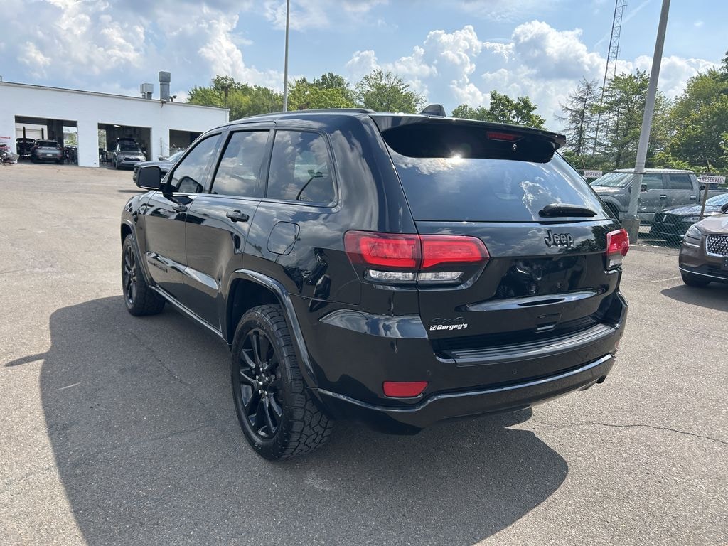 Used 2020 Jeep Grand Cherokee 3.6L 4WD Altitude w/ Navigation & Heated Seats SUV