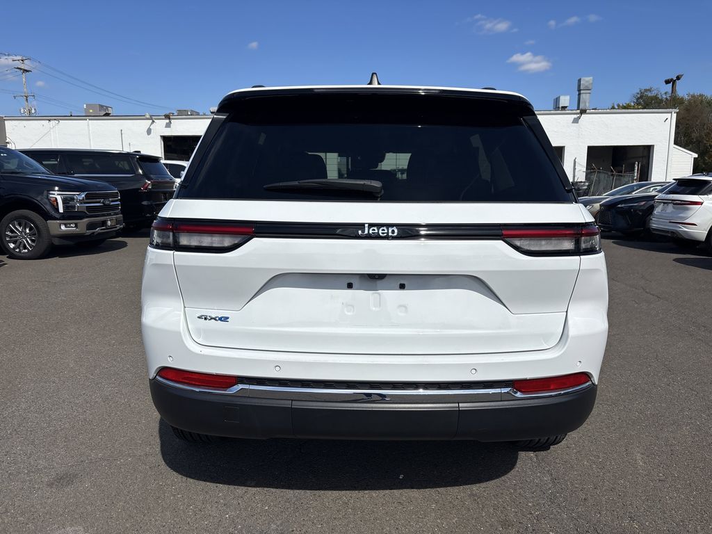 2024 Jeep Cherokee Limited 4xe photo 2