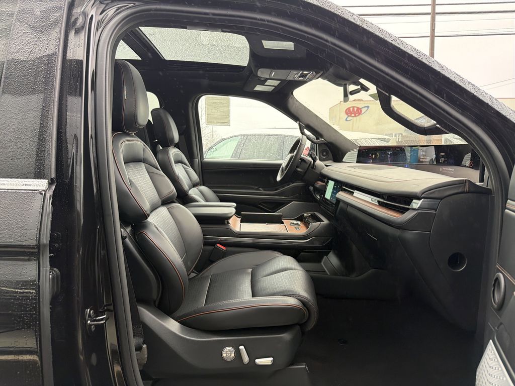 2025 Lincoln Navigator L 3.5T 4WD Black Label w/ Panoramic
